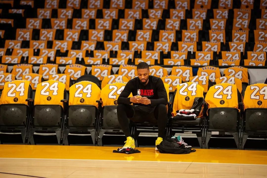 稳扎稳打！威少半场出战15分钟 4中3拿到6分5助（稳健发挥！威少半场出战15分钟，4投3中拿下6分5助攻）