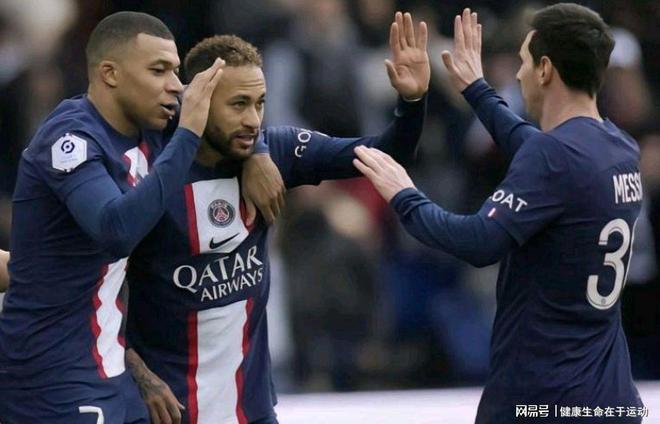 凯恩远射进球飞行速度达到128km／h，为本赛季德甲最快进球（凯恩远射时速128公里，创本赛季德甲最高进球时速）