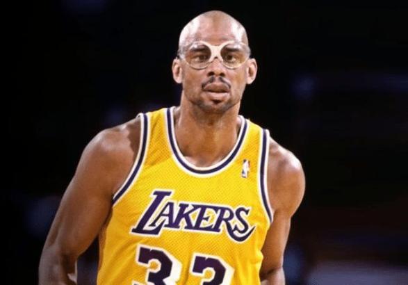 足球转会市场最新签约及趋势分析（最新足球转会签约盘点与趋势洞察）