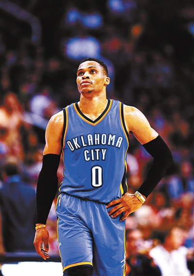 队报：奥纳西的俱乐部生涯不顺，不过却是摩洛哥不可或缺的球员（队报：俱乐部境遇不佳，奥纳西仍是摩洛哥阵中的关键人物）