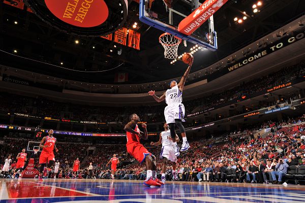 AC米兰在意大利杯负于拉齐奥，终结13场不败，放弃杯赛以专注意甲，凸显战略调整。（AC米兰意杯不敌拉齐奥，13场不败止步，舍杯专攻意甲显战略转向）