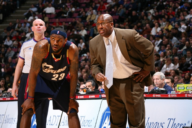 英超 阿森纳VS布伦特福德比分预测 积分排名与争冠形势：欧冠后遗症的考验（英超前瞻：阿森纳vs布伦特福德比分预测，积分态势与争冠格局，欧冠后遗影响考验）