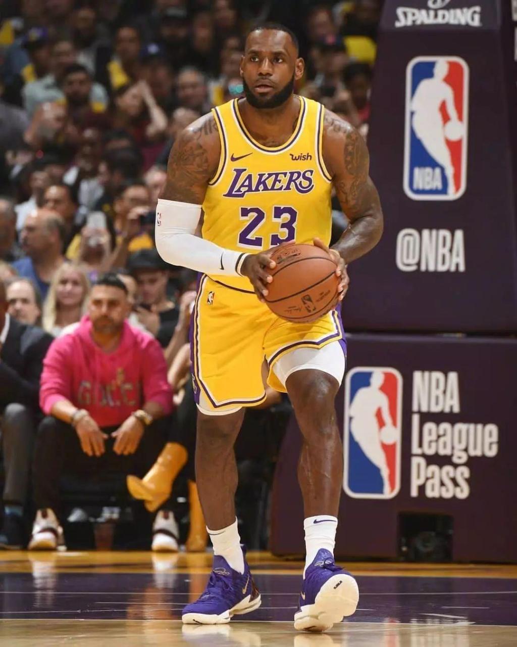 最新转会突然官宣，全网都没想到（这笔最新转会突发官宣，震惊全网）