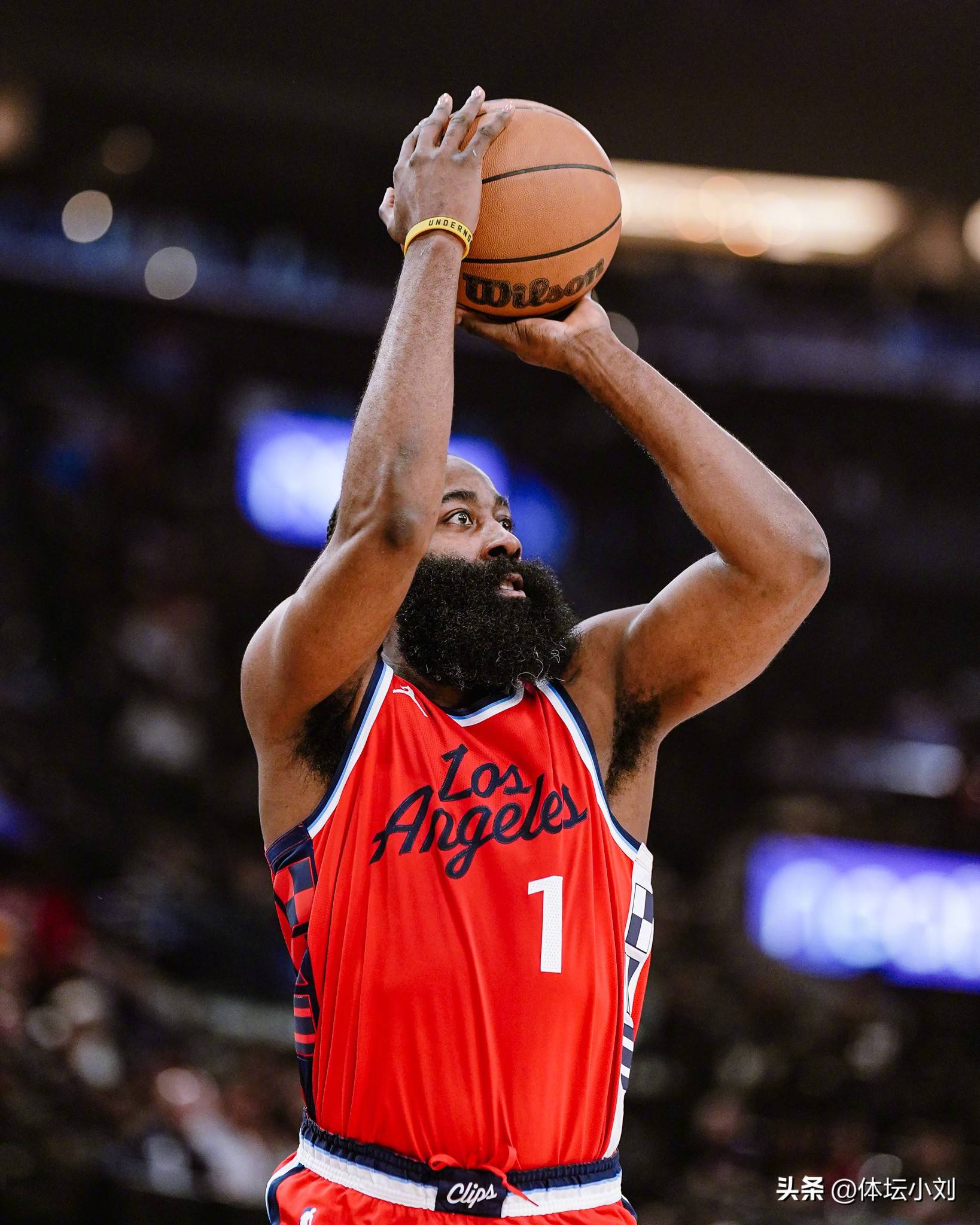 好抢断！格雷森·阿伦身后掏球亚历山大被吹犯规 太阳挑战成功（阿伦背后妙手断球，太阳挑战成功改判亚历山大犯规）