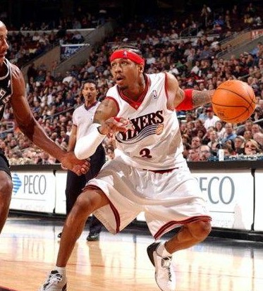 2板6助2抢，三分9中7 一己之力下起三分雨（2板6助2断，三分9投7中 一人掀起三分狂潮）