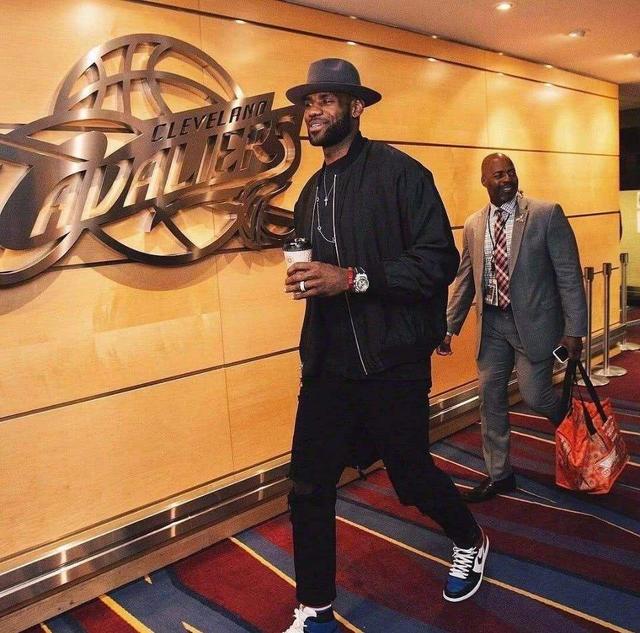 是否担心面对挪威足球？坎比亚索：我无法回答这个问题（被问是否担心对阵挪威，坎比亚索：无法作答）