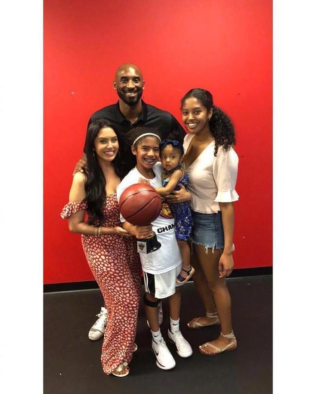 世体：塞尔塔女主席是拉什福德的球迷，并收藏该球员签名球衣（世体：塞尔塔女主席是拉什福德粉丝，珍藏其签名球衣）