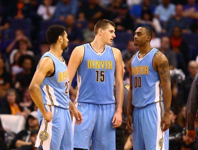 小卡纳瓦罗：在我哥光环下成长压力很大；我始终爱着那不勒斯（小卡纳瓦罗：哥哥光环带来重压，我对那不勒斯的爱始终如一）