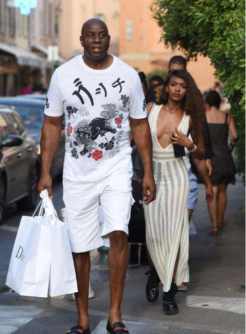 东体：男篮惨败会影响男足；邵佳一带队要改造思想和精神面貌（东体：男篮惨败或影响男足，邵佳一执教需重塑思想与精神面貌）