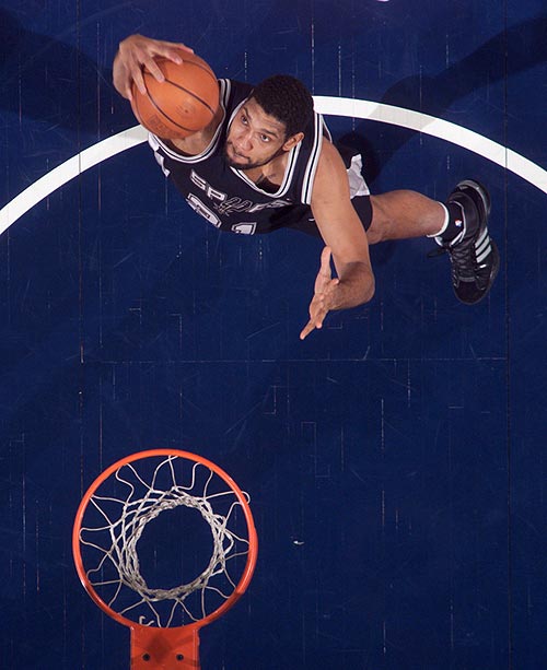 前利物浦后卫马蒂普退役后首亮相，现身沙尔克04广告（马蒂普退役后首露面，出演沙尔克04广告）