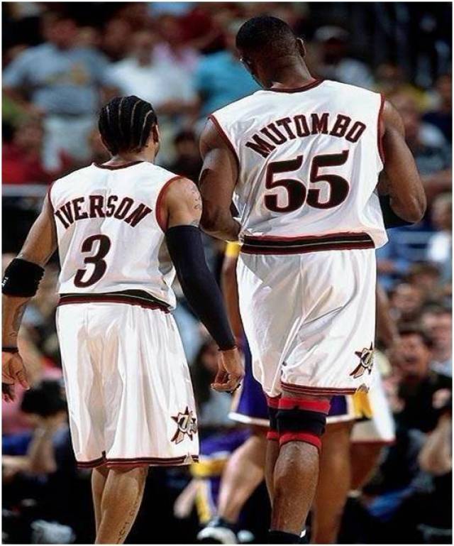 R.I.P.，佛罗伦萨小将理查德森的父亲、前NBA球星迈克尔-理查德森去世（前NBA球星迈克尔-理查德森逝世，系佛罗伦萨小将理查德森之父）