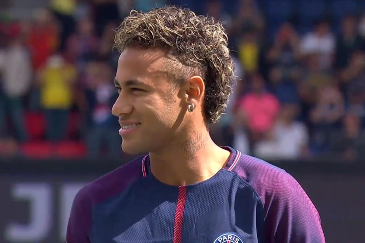 足球报：邵佳一有四大特质被认可，熟悉足协和国字号工作（足球报：邵佳一四大特质获肯定，熟悉足协与国字号事务）