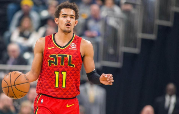 雷霆强势反扑，瞬间点燃比赛激情（雷霆强势逆袭，瞬间引燃赛场激情）