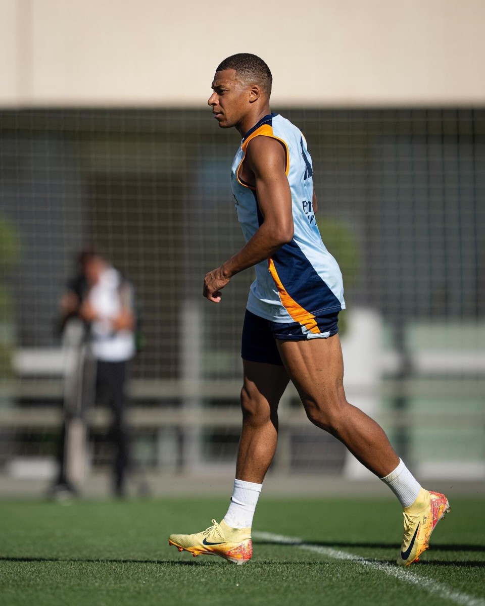 莱万：现在最好不要谈论亚马尔；合同的事我不着急（莱万：暂不谈亚马尔，合同问题我不急）