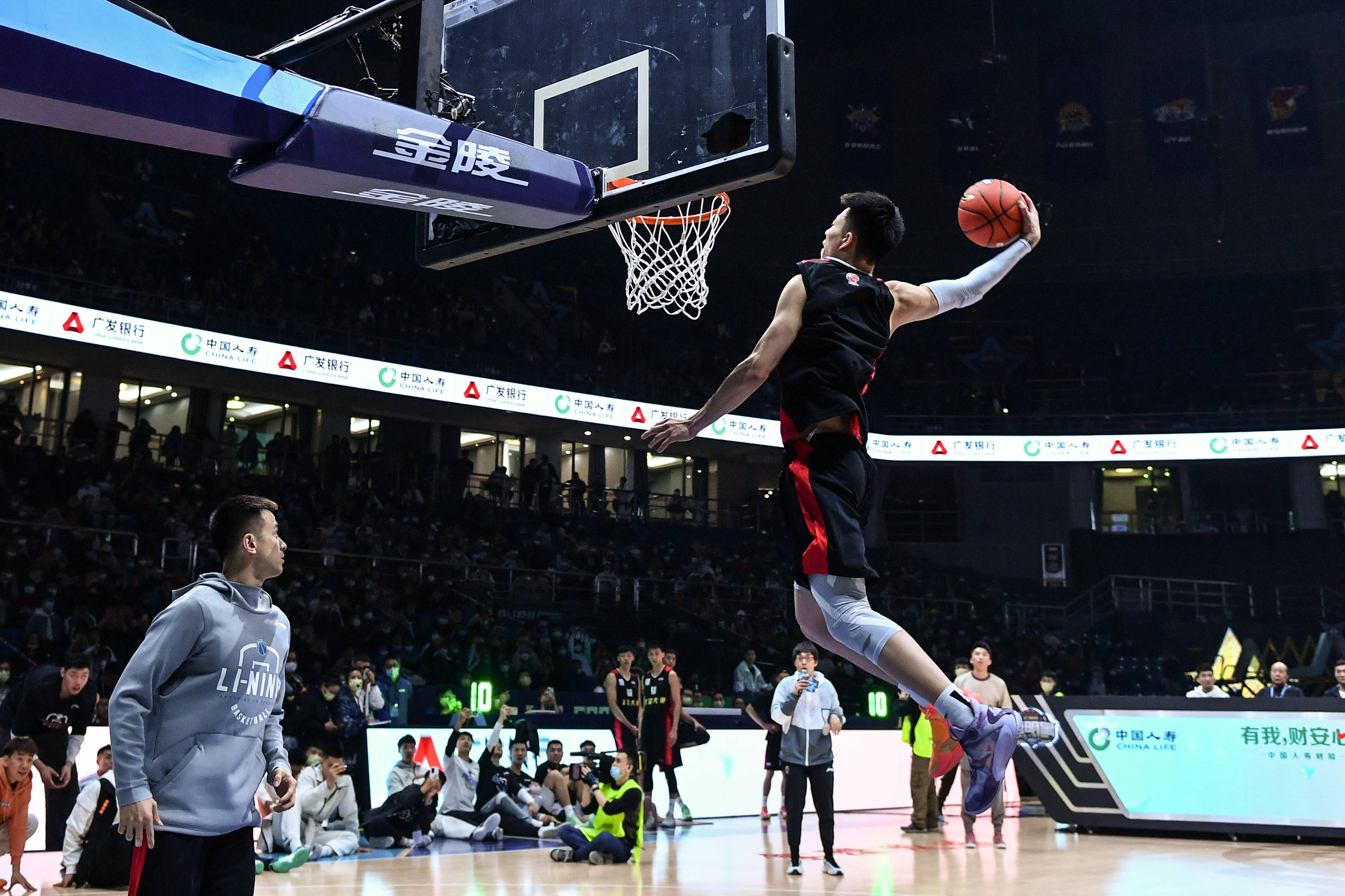 凯恩连续3场欧冠0球0助攻，为职业生涯并列最长场次（欧冠近3战凯恩0进球0助攻，追平生涯最长纪录）